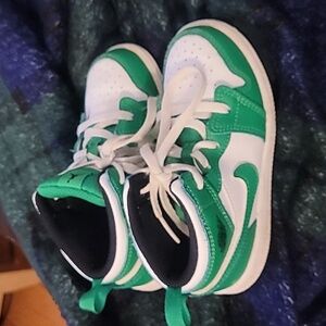 Jordan 1 mids
